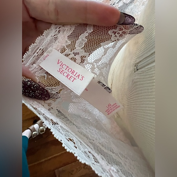 Y2K 200’s Victorias Secret lace slip - Picture 5 of 5